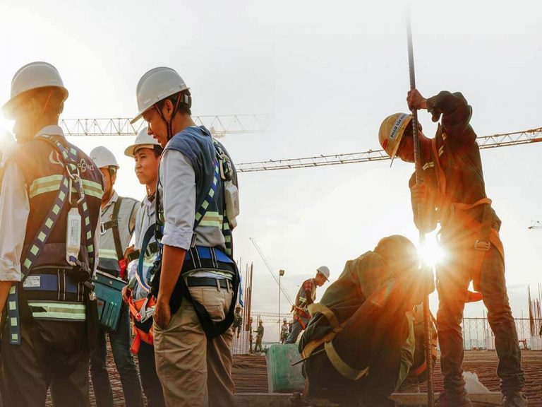 Nhận làm nhân công ván khuôn cốp pha sắt, ván ép công trình tại miền Bắc