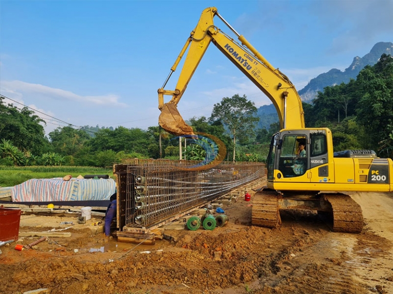Thi công cầu dài 76m, dầm bê tông I33m tại huyện Pắc Nặm, tỉnh Bắc Cạn